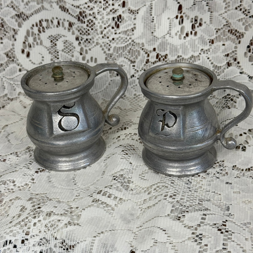 Wilton Armetale RWP USA Pewter Salt and Pepper Shakers Vintage Mug Style Set